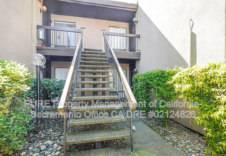 2229 Woodside Ln #4 — Photo 3
