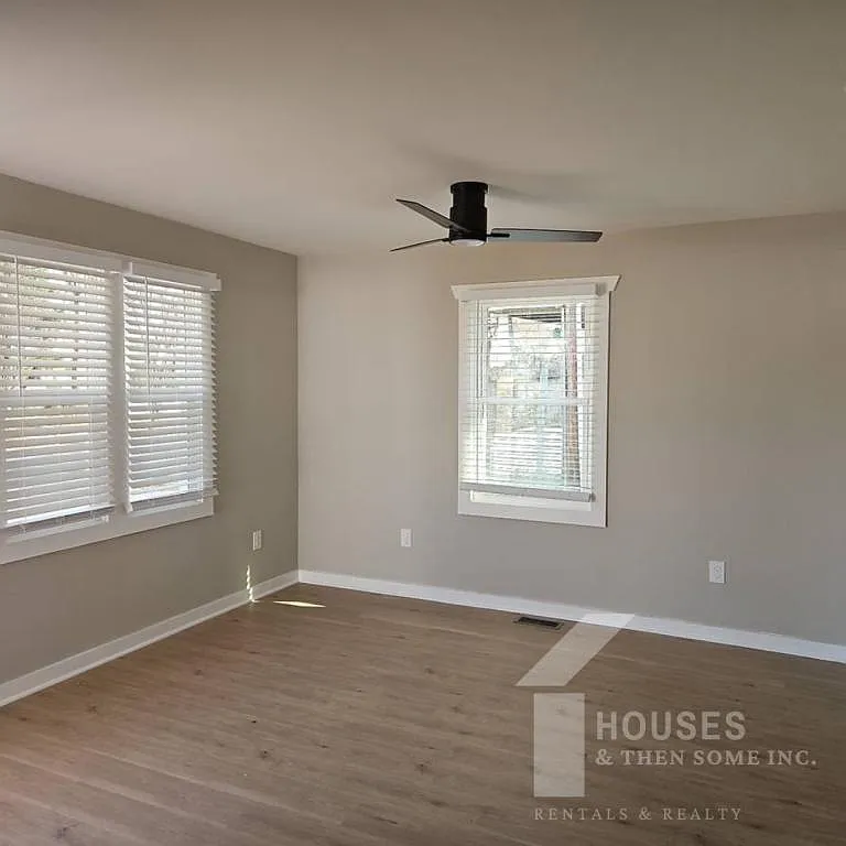 Building Photo - 511 Hampton Ave #A101