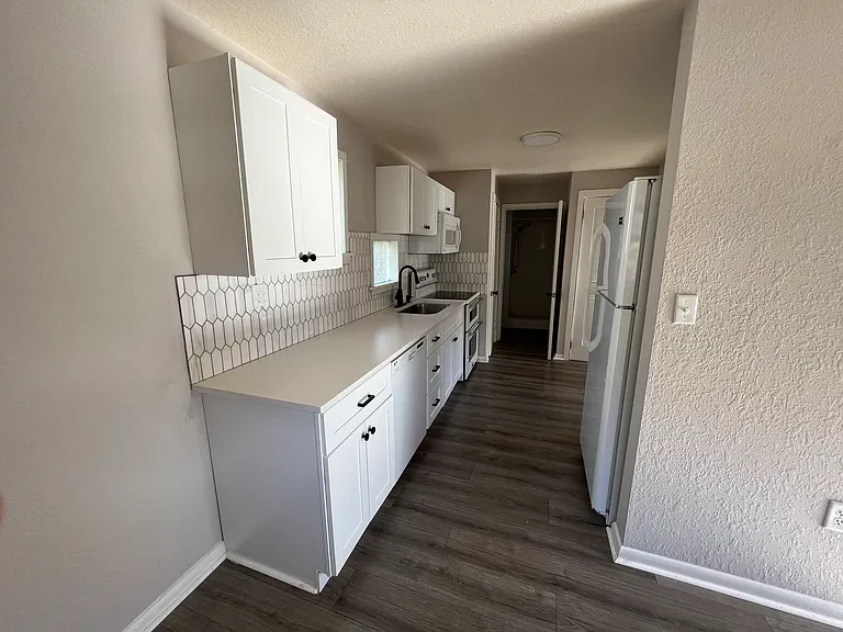 836 Orange Park Ave — Photo 4