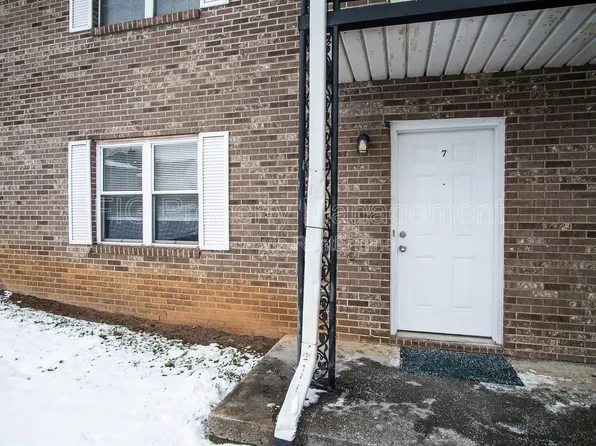 706 E Inskip Dr APT 7, Knoxville, TN 37912