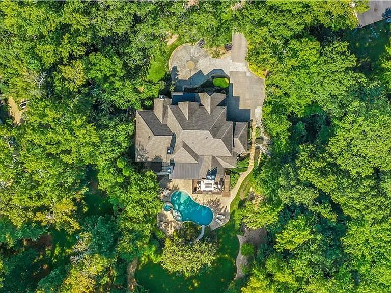 5265 Peachtree Dunwoody Rd — Photo 106