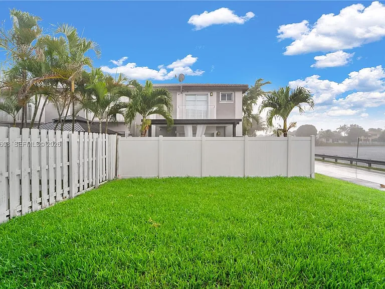 2802 SW 128th Way — Photo 8