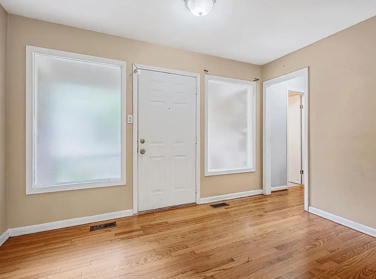 3 bed, 1350 sqft, $1,700 — Photo 3