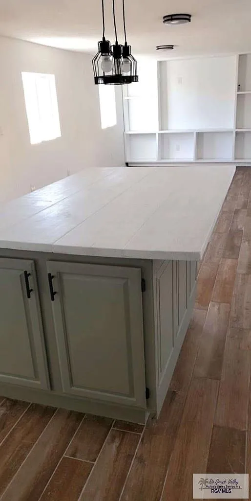 2 bed, 2.0 bath, 820 sqft, $1,425 — Photo 4