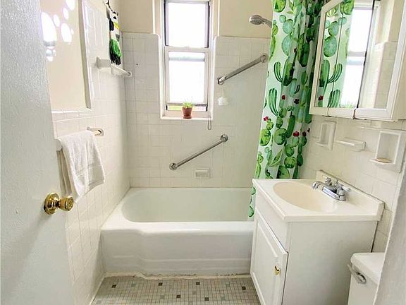 5th image of 39-76 57th St APT 7F