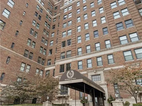 229 Ward Pkwy APT 604B, Kansas City, MO 64112