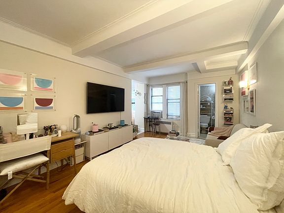 2nd image of 121 E 31st St APT 9G