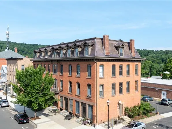 130 Main Street APT 3C, Canton, CT 06019