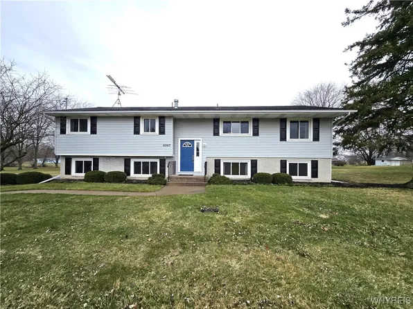 11057 Furness Pkwy, Medina, NY 14103