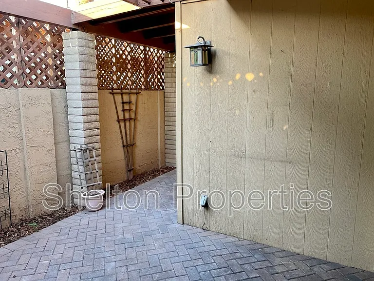 1262 E Avenida Hermosa — Photo 21