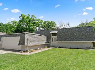 314 N Brookshore Dr, Shorewood, IL