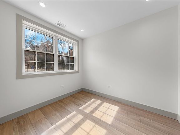 5th image of 2134 N Bingham St #R1