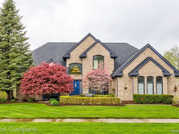 55195 Whitney Dr, Shelby Township, MI 48315
