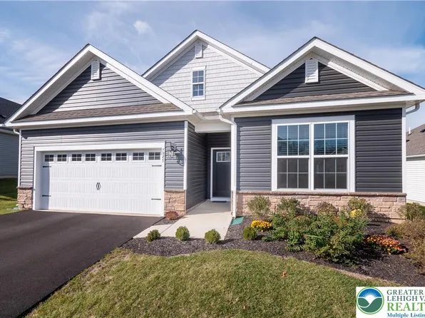 7945 Golden Ln, Breinigsville, PA 18031