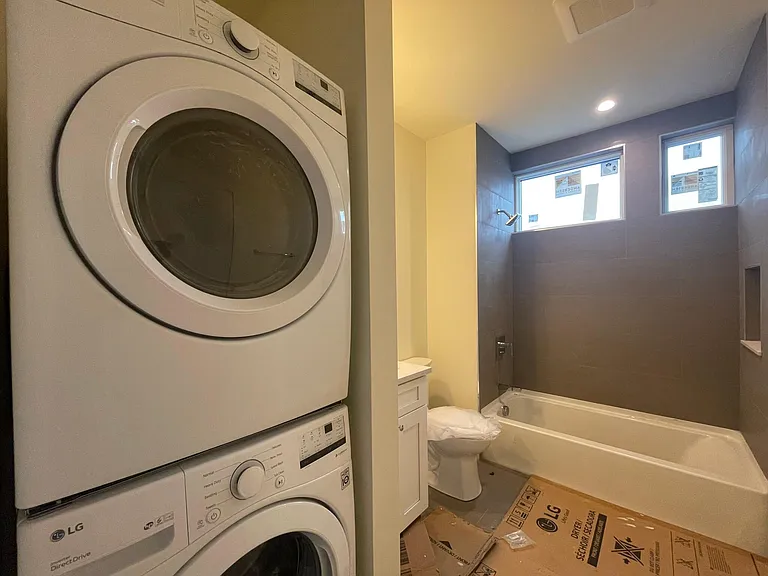 64 Cameron St #2 — Photo 8