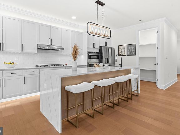 4th image of 11110 Valley View Ave