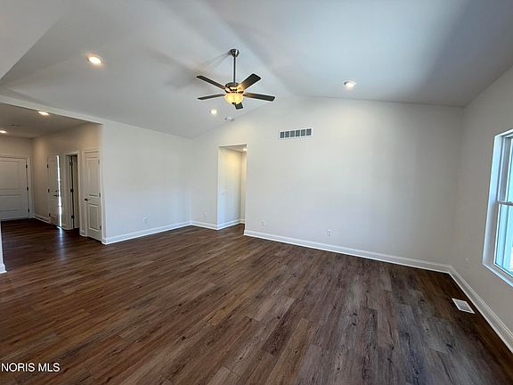 4th image of 5029 Easton Dr