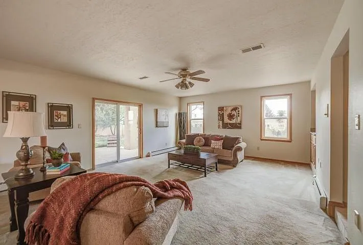 1700 Camino De La Sierra NE — Photo 9