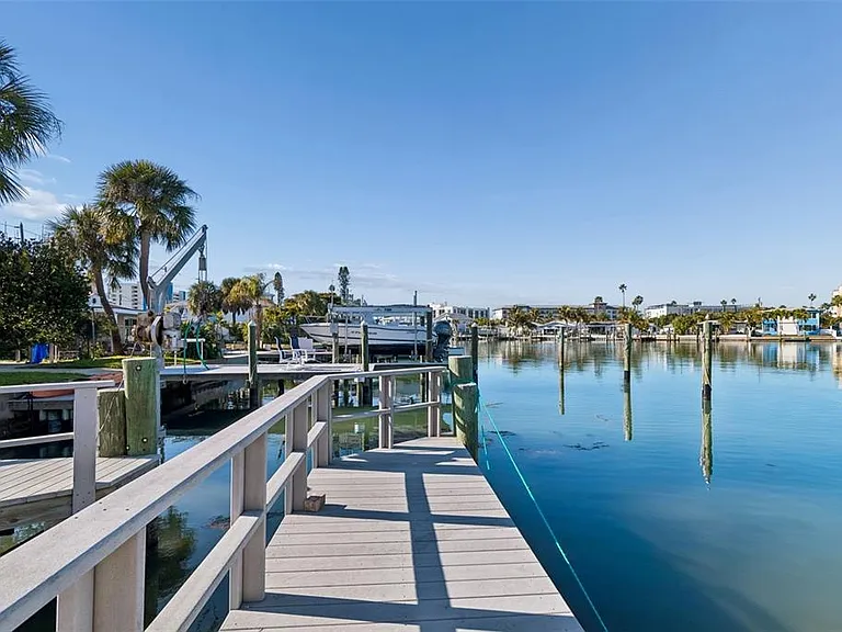 14919 N Bayshore Dr #1 — Photo 34
