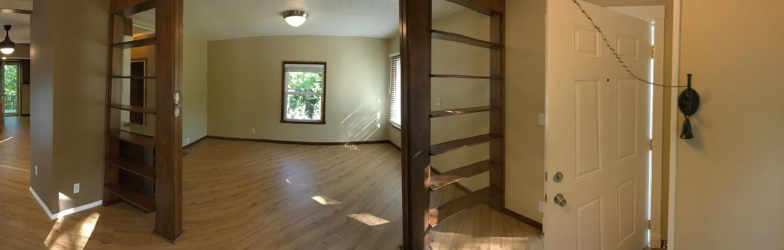 3 bed, 1.5 bath, 2464 sqft, $2,100 — Photo 2