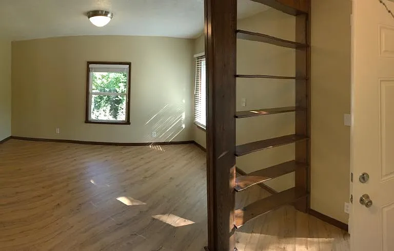 711 Hilda St — Photo 2
