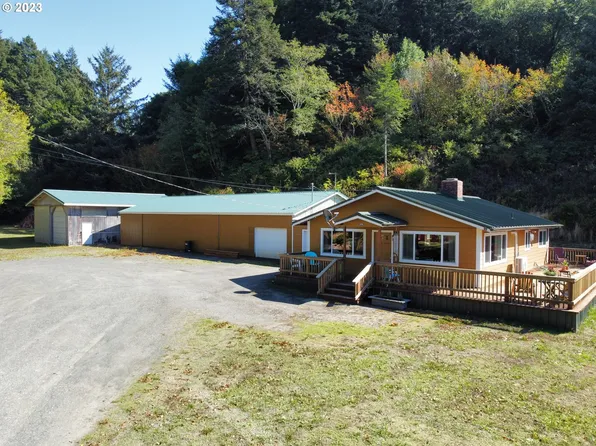29496 Coho Ln, Gold Beach, OR 97444