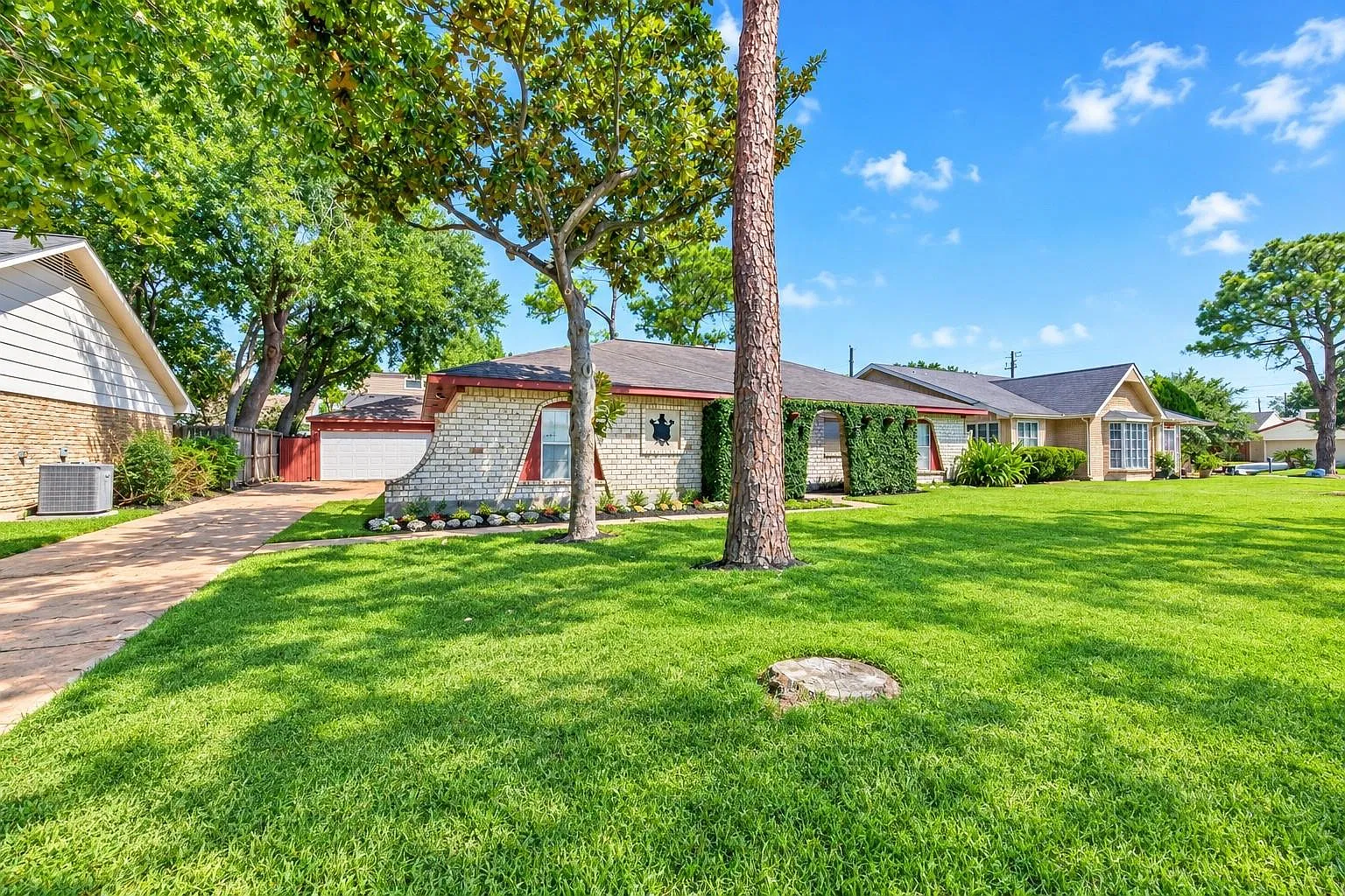 3 bed, 2.0 bath, 1680 sqft, $2,300 — Photo 3