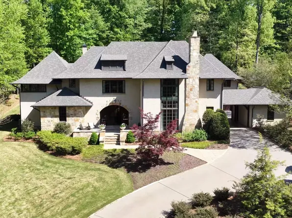 3221 Brookwood Rd, Mountain Brook, AL 35223