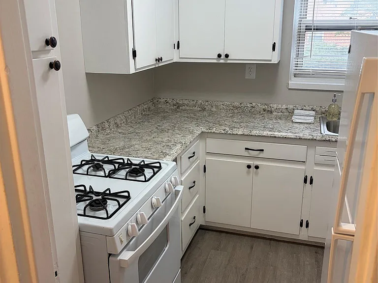 320 S Broadway #P1 — Photo 2