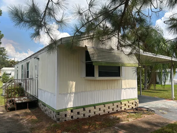 99 Lily Dr, Fruitland Park, FL 34731