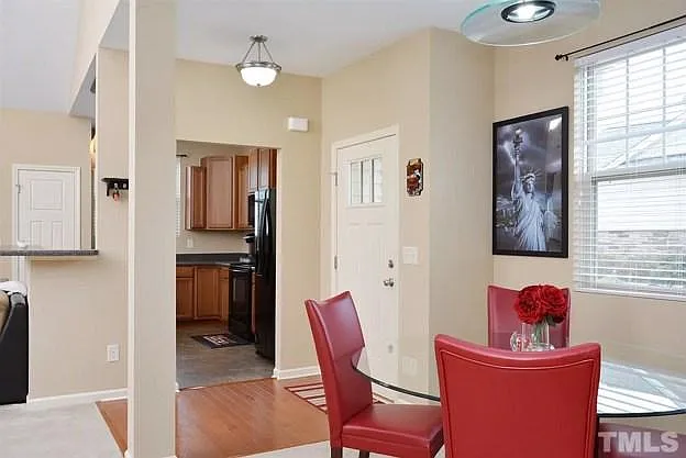 2 bed, 2.5 bath, 1744 sqft, $1,850 — Photo 4