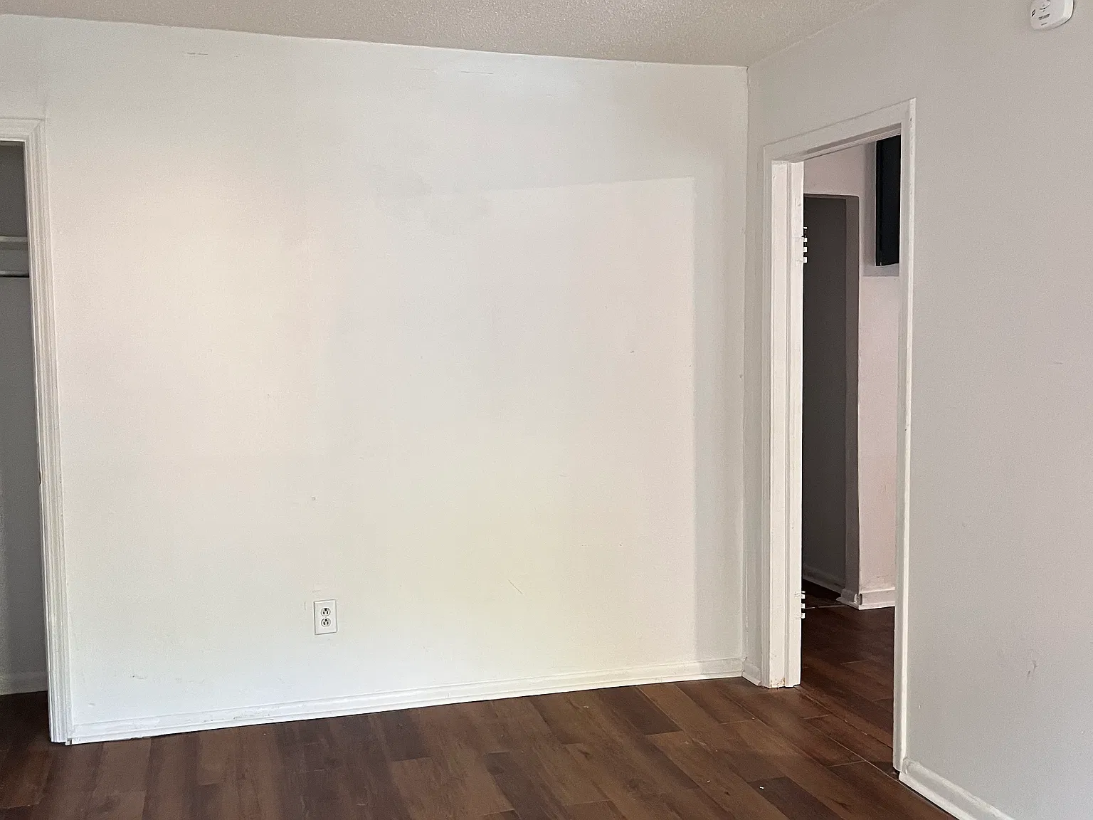 3 bed, 1.5 bath, 1008 sqft, $1,250 — Photo 2