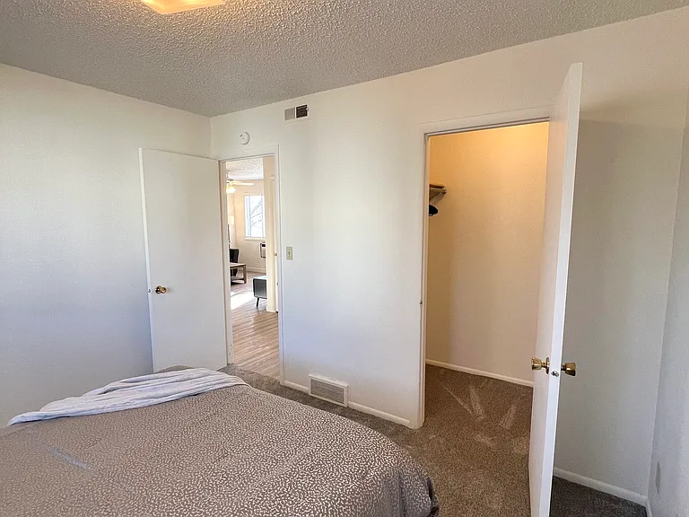 219 14th Ave S #5 — Photo 10