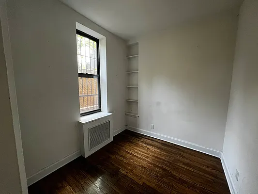 Rented by Salon Realty Corp | media 10