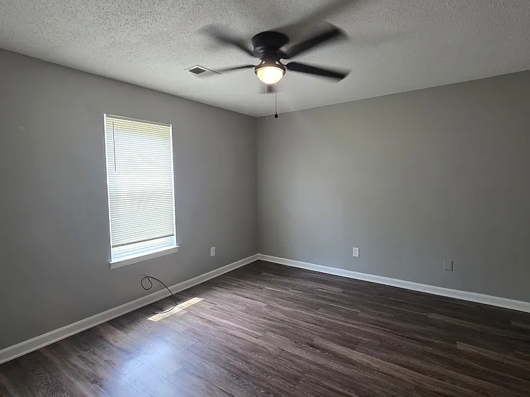 2504 Redvers Ave — Photo 16