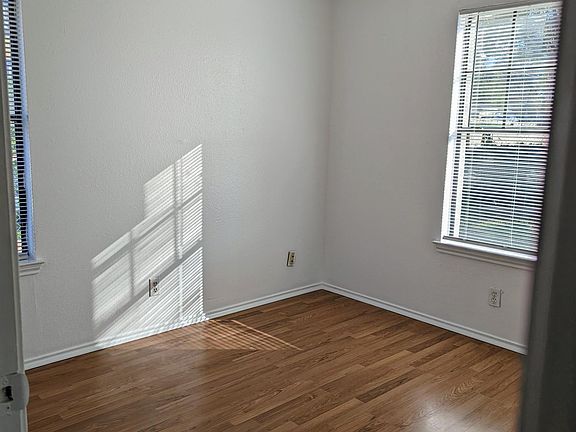3rd image of 131 Gray St