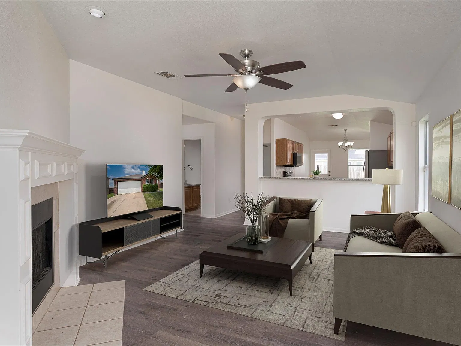 3 bed, 2.0 bath, 1619 sqft, $1,645 — Photo 2