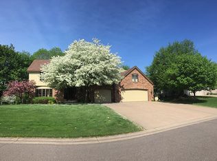 5945 Robin Oak Ct, Shoreview, MN 55126