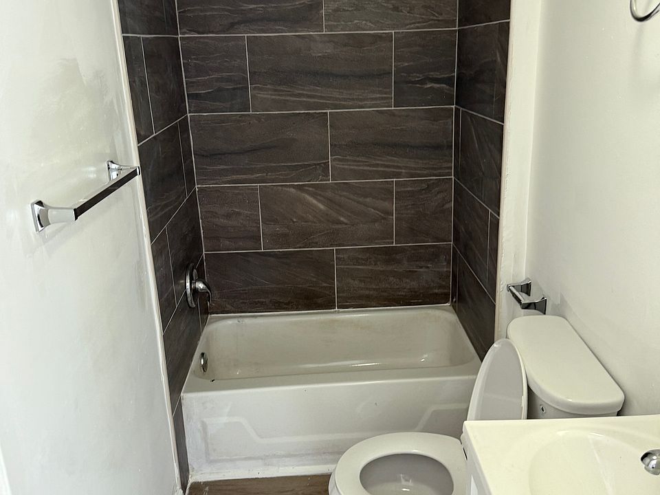 2nd image of 98 Brookfield St #2