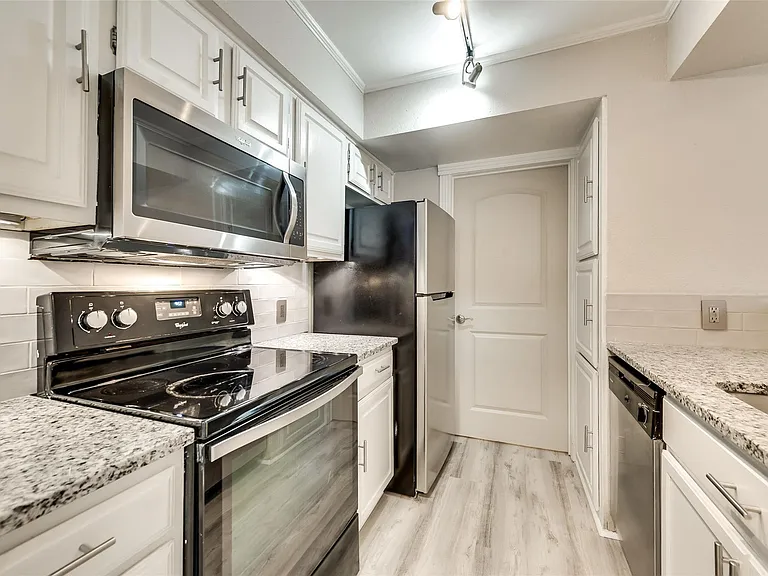 18240 Midway Rd #302 — Photo 11