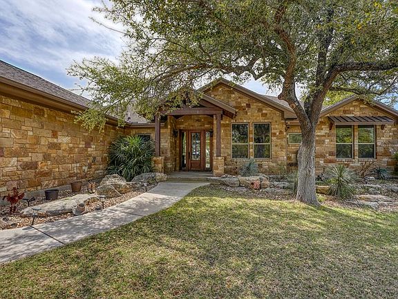 3rd image of 101 Crooked Oak Ln
