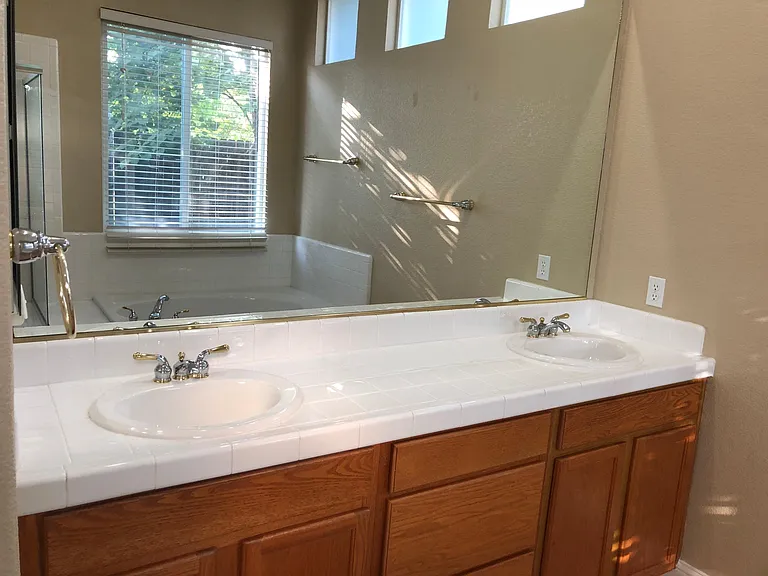 1069 Galston Dr — Photo 17