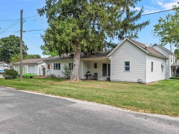 400 N 1st St, Auburn, IL 62615