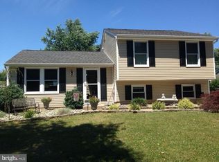 1554 Point Dr, Bensalem, PA 19020