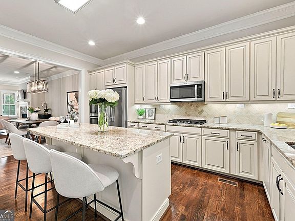 4th image of 3206 Nobility Way SE