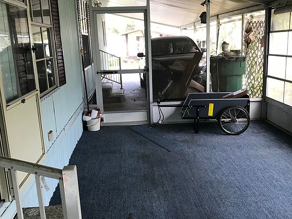 4th image of 911 Debbie St