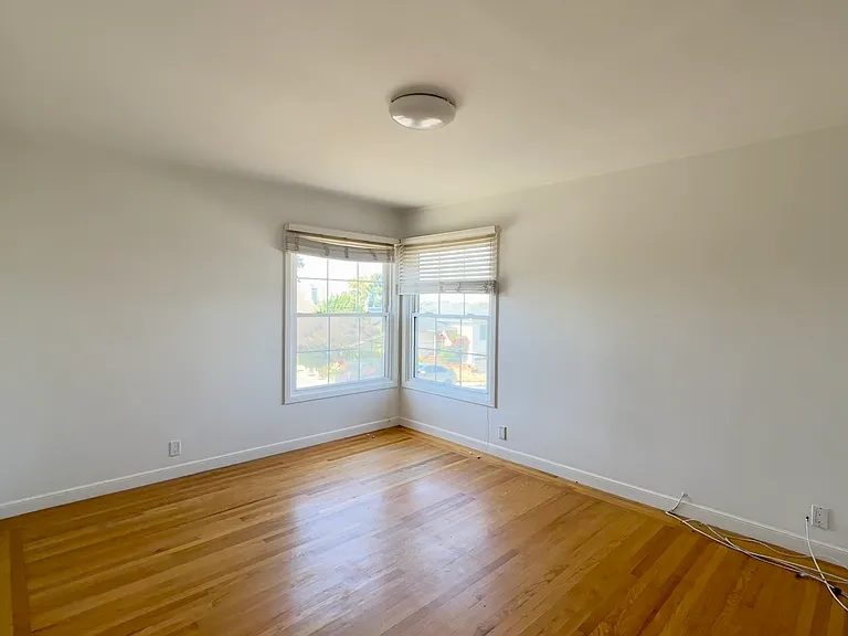 339 Paramount Dr — Photo 17