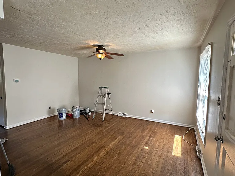 1244-1246 Alexandria Dr #B — Photo 4