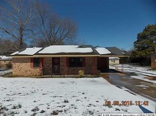 697 W Main St, Senatobia, MS 38668