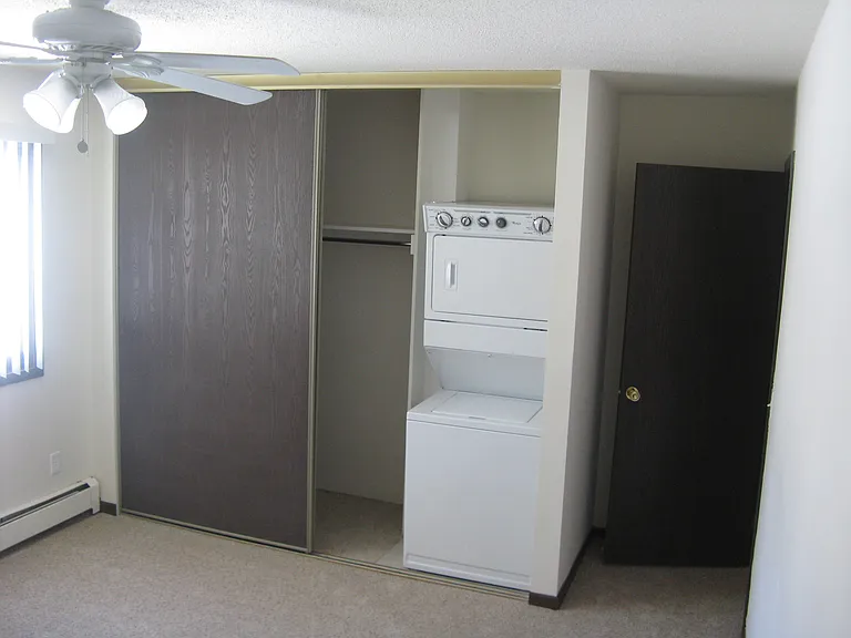 Plymouth Colony Apartments — Photo 12